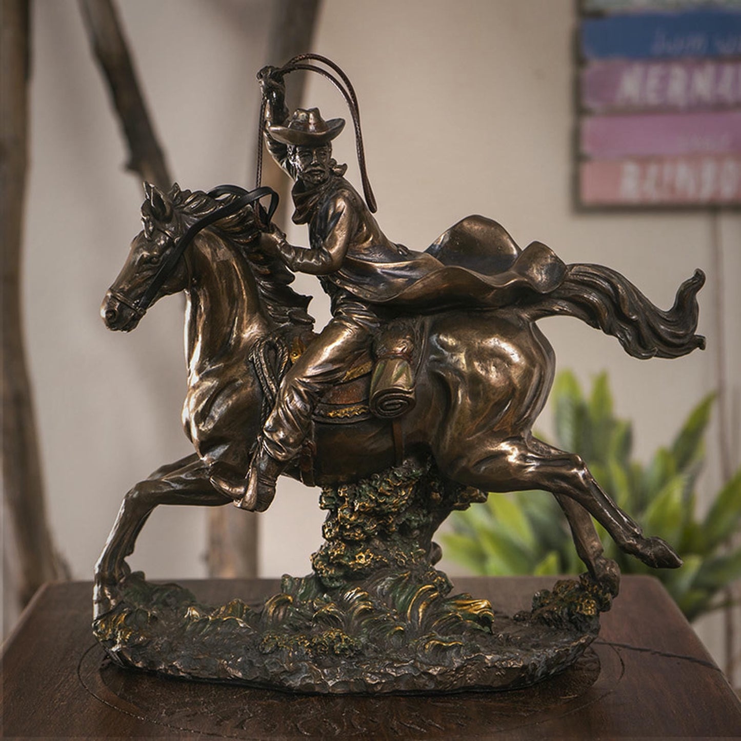 Cowboy Lasso Action Statue 9.5 Inches