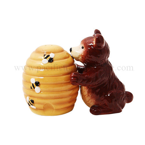 Bear and Honey Comb Attractives Salt Pepper Shaker Made of Ceramic