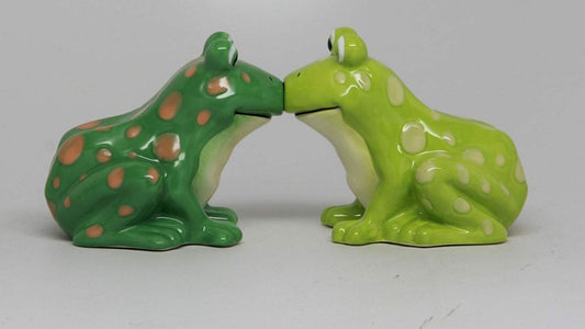 Frog Couple Ceramic Magnetic Salt and Pepper Shaker Set Home Kitchen Decor